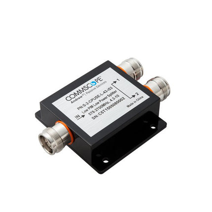 CommScope S-2-CPUSE-L-43-I53 2-Way Low Power Splitter is a high-efficiency RF signal splitter, designed for indoor and outdoor applications. Operating within the 555-2700 MHz frequency range, this splitter ensures low insertion loss and excellent signal distribution.